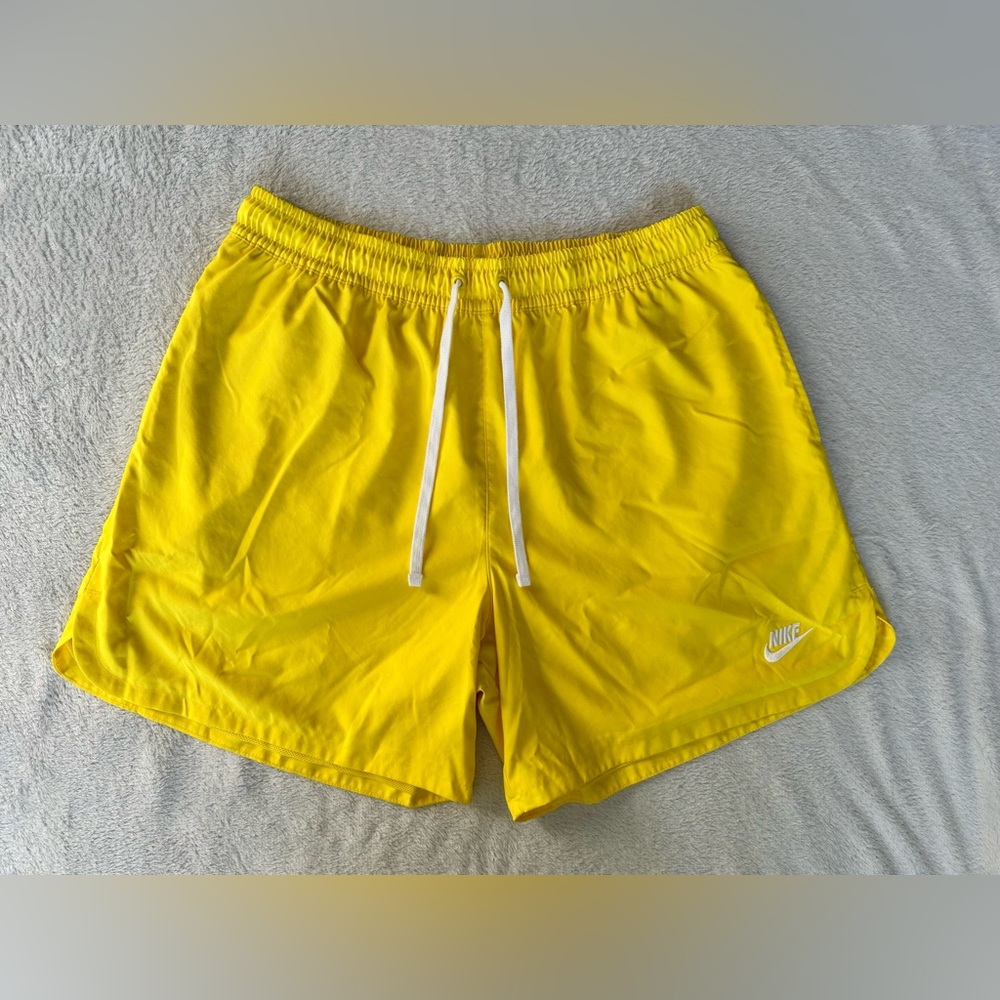 Nike DM6829-731 Men's Sportswear Club Woven Lined Flow Shorts Opti Yellow XL EUC